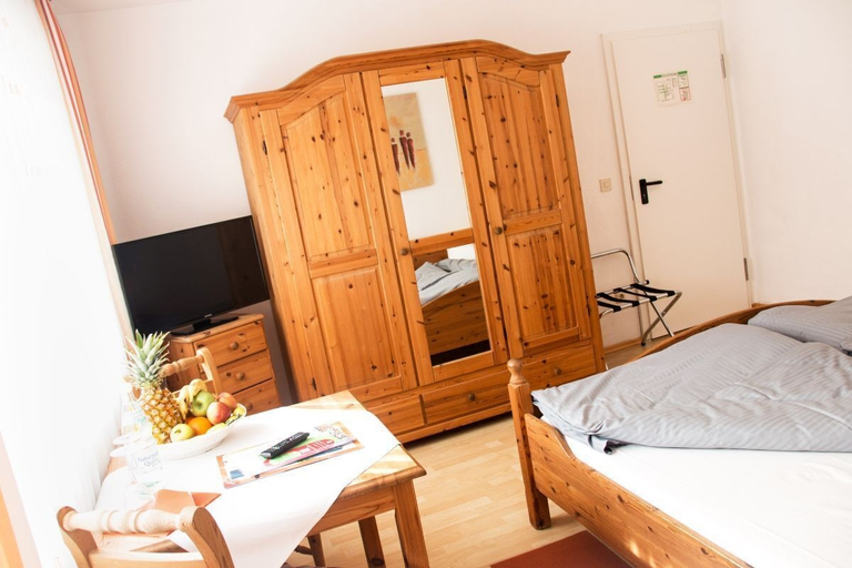 Bedroom 3, Landhotel Weißer Hahn, Donau-Ries
