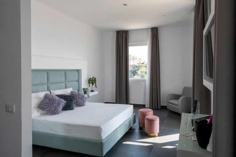 Bedroom 3, Grand Hotel Serapide, Napoli