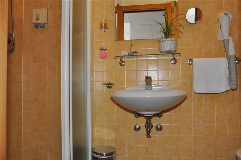 Bathroom 4, Hotel Nord Est, Rimini