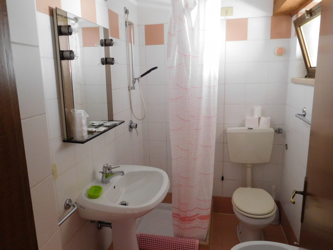 Bathroom 3, Antico Albergo Sant'Antonio, Belluno