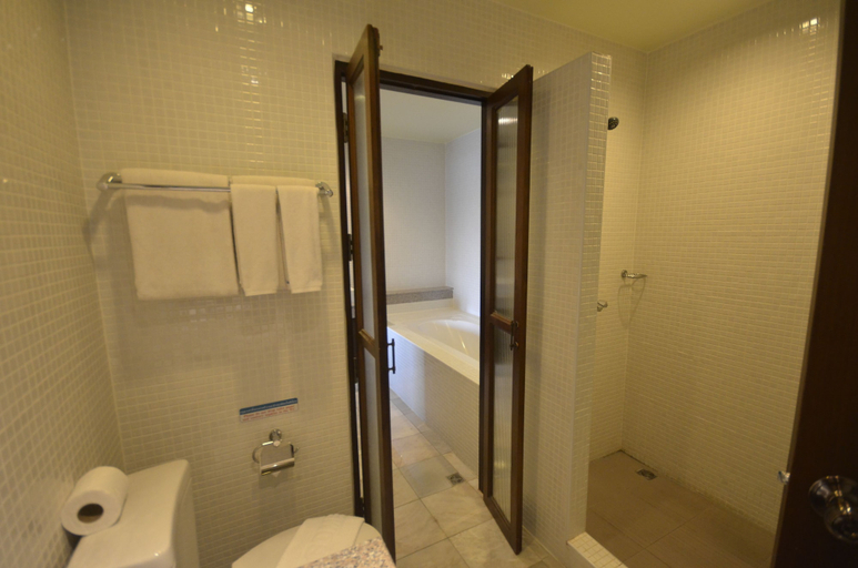Bathroom 4, Sakorn Residence and Hotel, Muang Chiang Mai