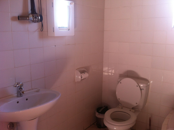 Bathroom 3, Maeto Lodge, Mahalapye