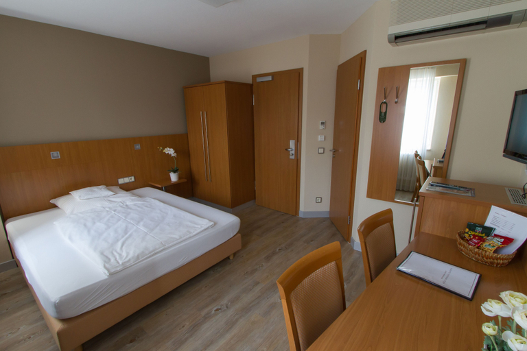 Bedroom 4, Hotel Lindleinsmühle, Würzburg