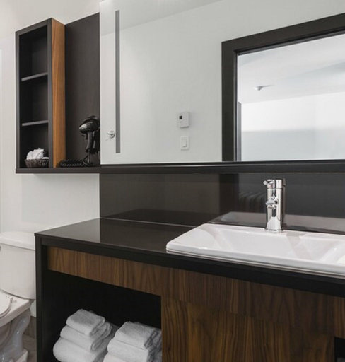 Bathroom 4, Hotel Le Littoral, Communauté-Urbaine-de-Québec