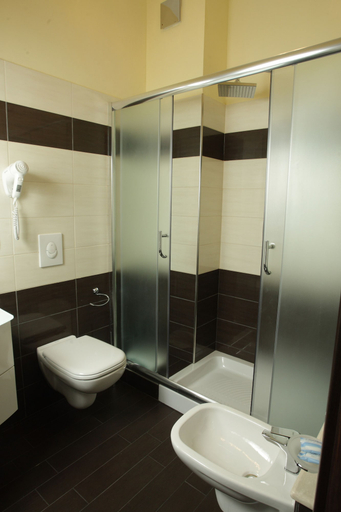 Bathroom 5, Hotel Paradiso, Catanzaro