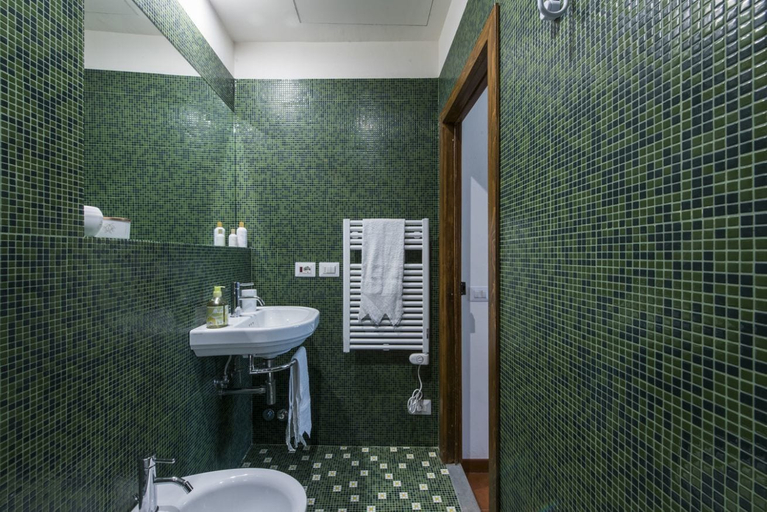 Bathroom 4, Casa Tina, Florence