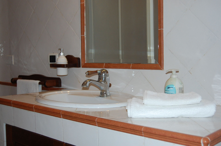 Bathroom 4, Il Giardino degli Ulivi, Macerata