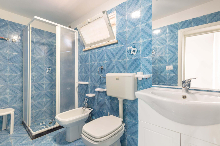 Bathroom 3, Villa Benny, Lecce