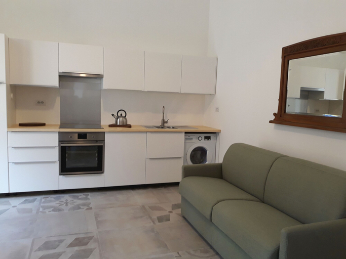 Others 5, Flatty Alassio - Three Dots, Savona