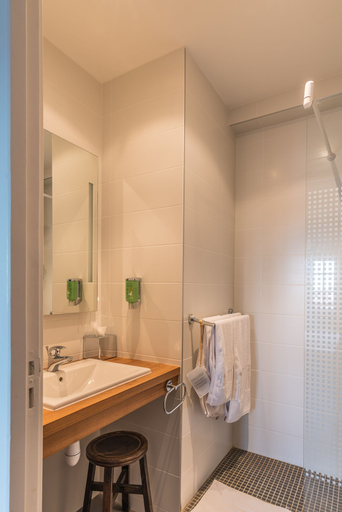 Bathroom 5, La Marisa, Pyrénées-Atlantiques
