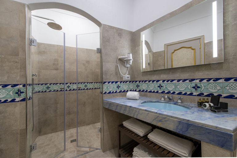 Bathroom 5, Hotel Casa Albertina, Salerno