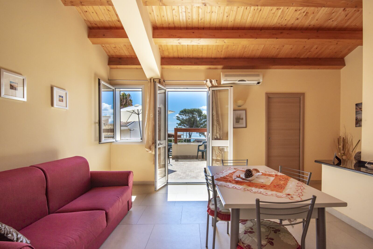 Others 4, Villa Tonnara 50m dal mare, Syracuse
