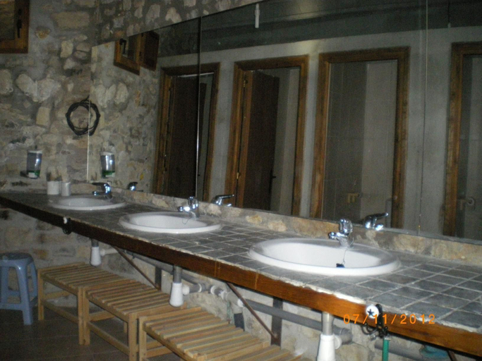 Bathroom, Albergue Casa Fumenal, Huesca