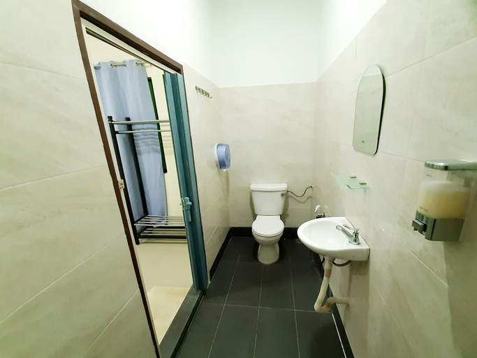 Bathroom 5, MN Ferringhi Inn, Penang Island