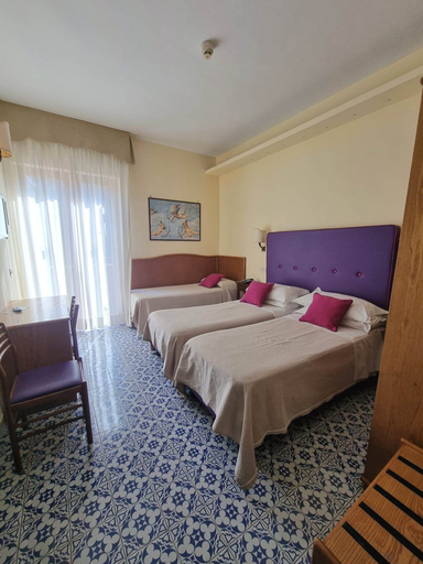 Bedroom 4, Hotel Girasole, Napoli