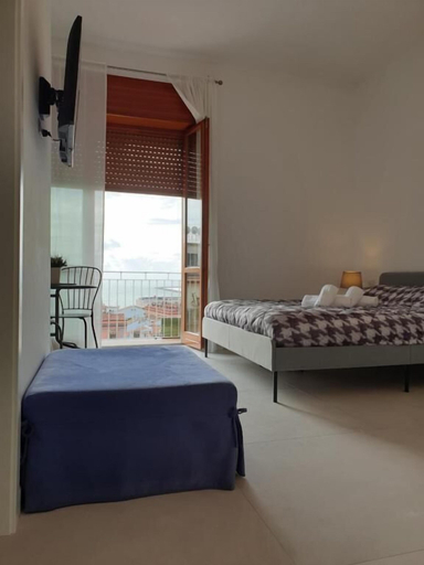 Bedroom 5, Oasi Al Centro con Parcheggio, Salerno