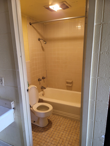 Bathroom 4, Relax inn, George