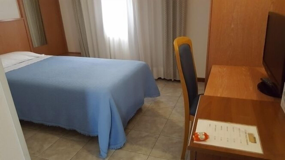 Bedroom 4, Hotel Passacor, Mantua