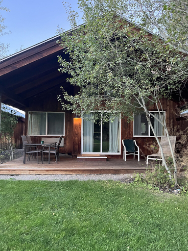 Exterior & Views 2, River Run Inn, Okanogan