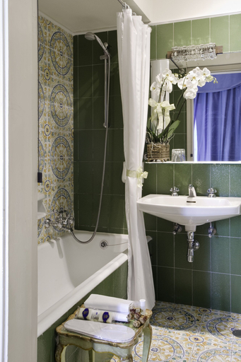 Bathroom 4, Principe, Florence