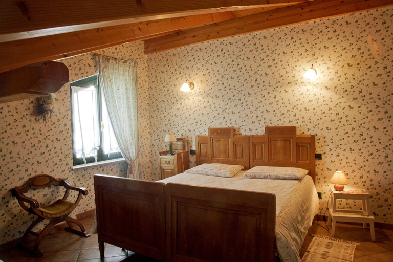 Bedroom 2, Agriturismo Cascina Papa Mora, Asti
