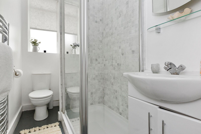 Bathroom 4, Cosy 1BR Central Apartment In Bermondsey, London