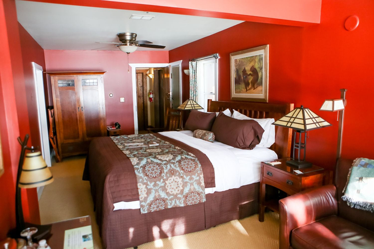 Bedroom 4, Lake Pointe Inn, Garrett
