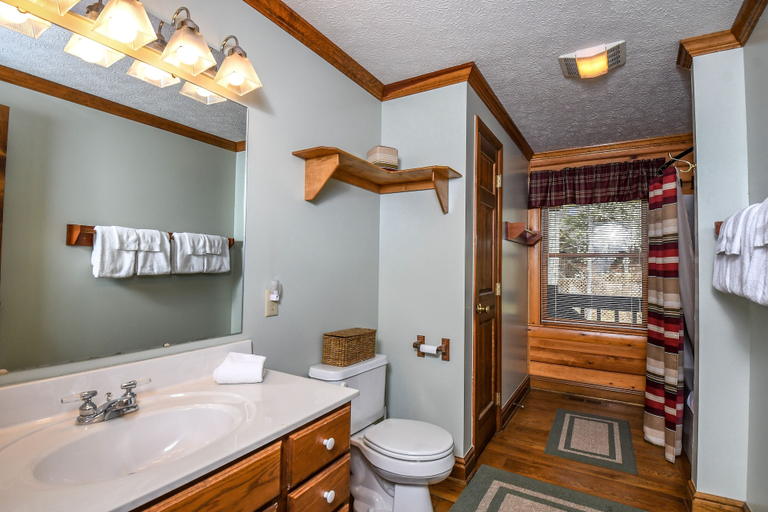 Bathroom 3, Schmidt Lodge, Garrett