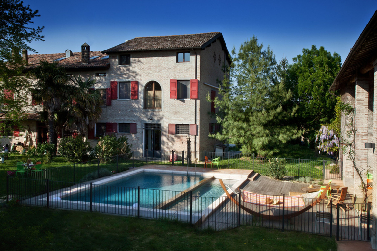 La Lepre Bianca, Ferrara