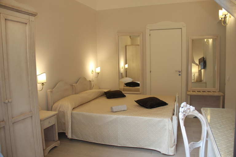 Bedroom 3, City Fair, Catania