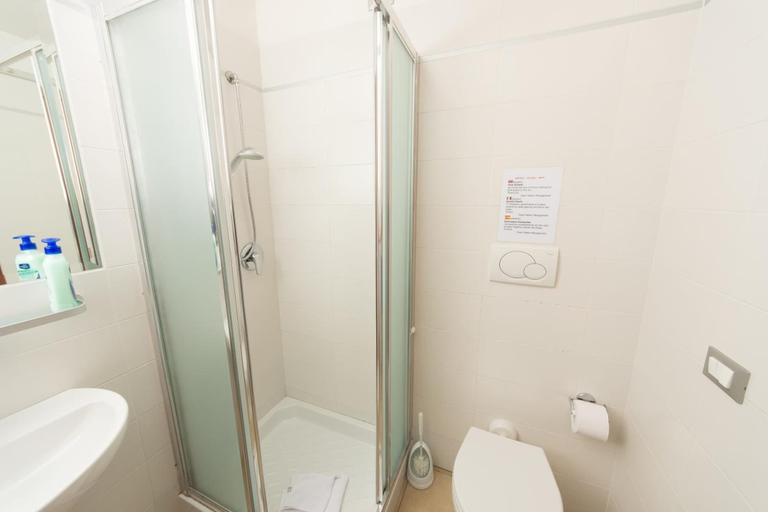 Bathroom 5, Fitzroy Allegria Suites, Rome