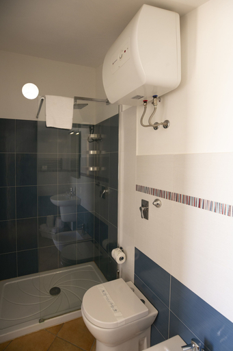 Bathroom 4, Boa Vista, Trapani
