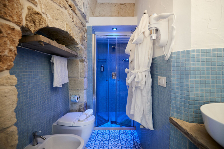 Bathroom 5, Dei Serafini, Bari