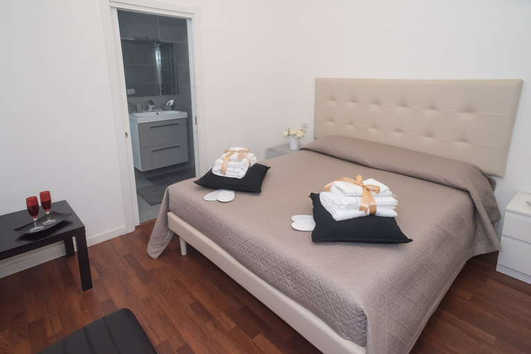 Bedroom 4, Suite Duomo B&B & Apartment, Napoli