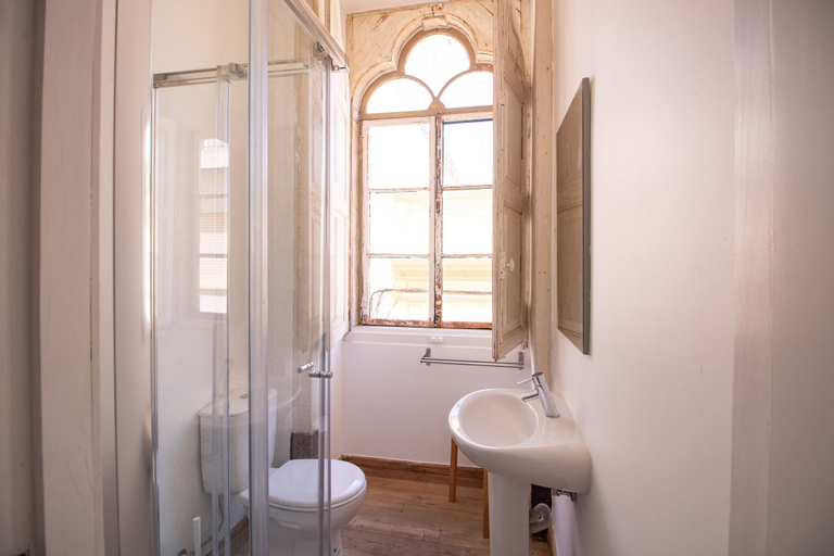Bathroom 3, Tilia Hostel, Faro