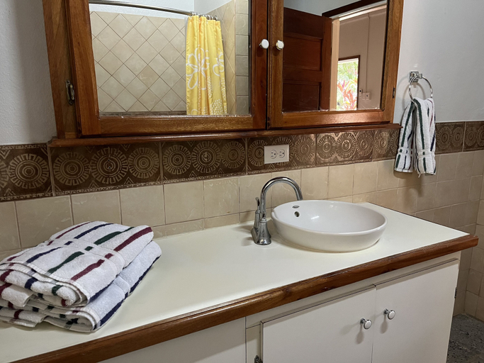 Bathroom, Warrie Head Resort