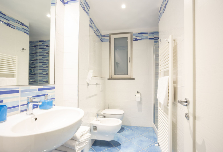 Bathroom 5, IL SOFFIO DI TIFEO - RESORT, Napoli