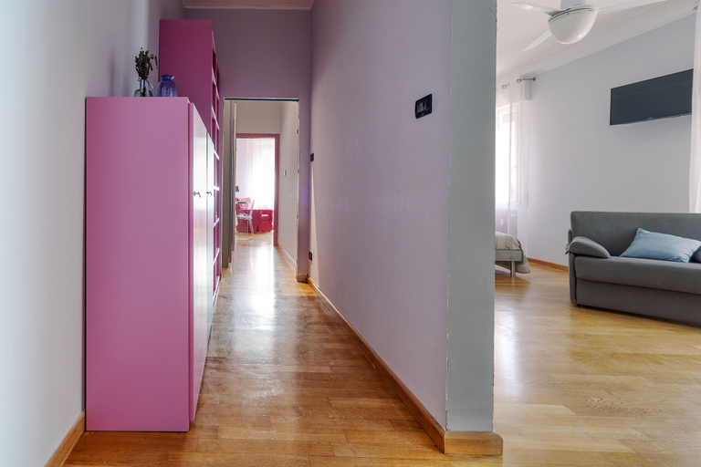 Others 3, Sant'Orsola Colorful Huge Apartment, Bologna