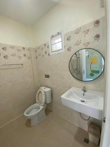 Bathroom 4, ThanaVill, Mae Sot