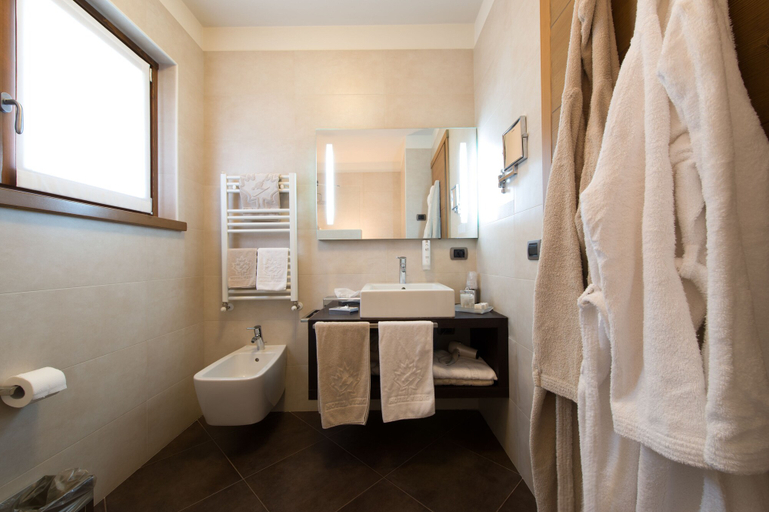 Bathroom 4, Vedig, Sondrio