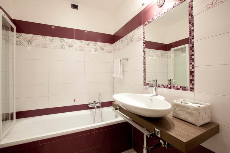Bathroom 5, Relais Tiburtina, Rome