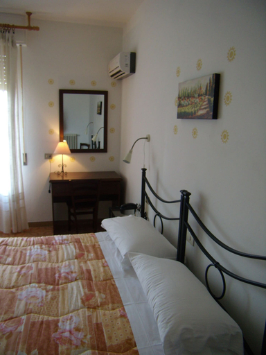 Bedroom 4, Hotel Sangallo, Siena