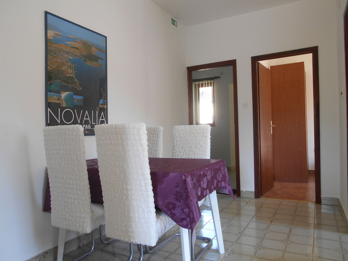 Others 4, Cosy Apartment "elena" Near Center, Novalja