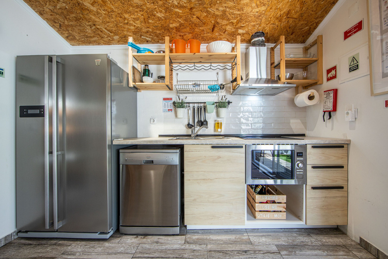 Others 5, Vila Maria by Host-Point, Almada