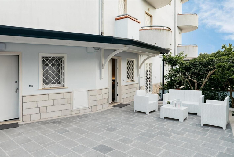 Exterior & Views 2, Golden Residence, Caserta