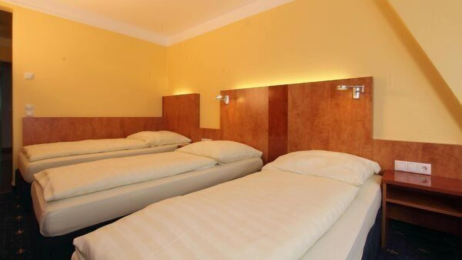 Bedroom 3, Hotel Astro, Stuttgart