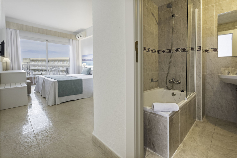 Bathroom 4, Azuline Hotel Bahamas y Bahamas II, Baleares