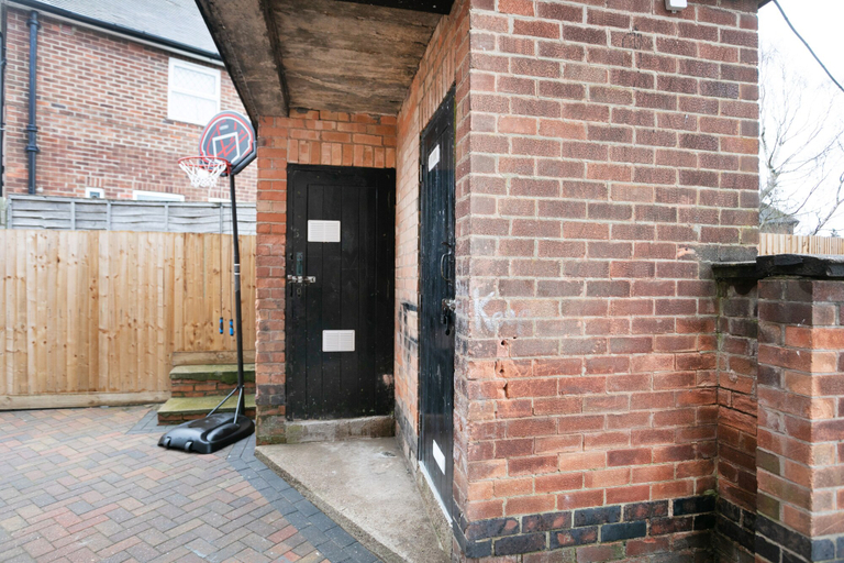 Exterior & Views 2, Nottingham Top Serviced Home, Nottingham