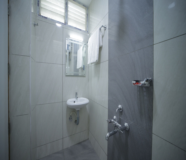 Bathroom 4, Nadanam Inn, Puducherry