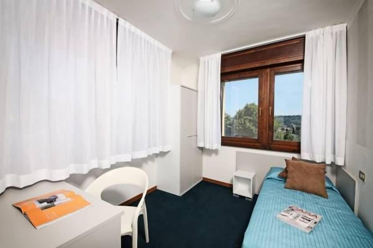 Bedroom 3, Blu Garda, Brescia